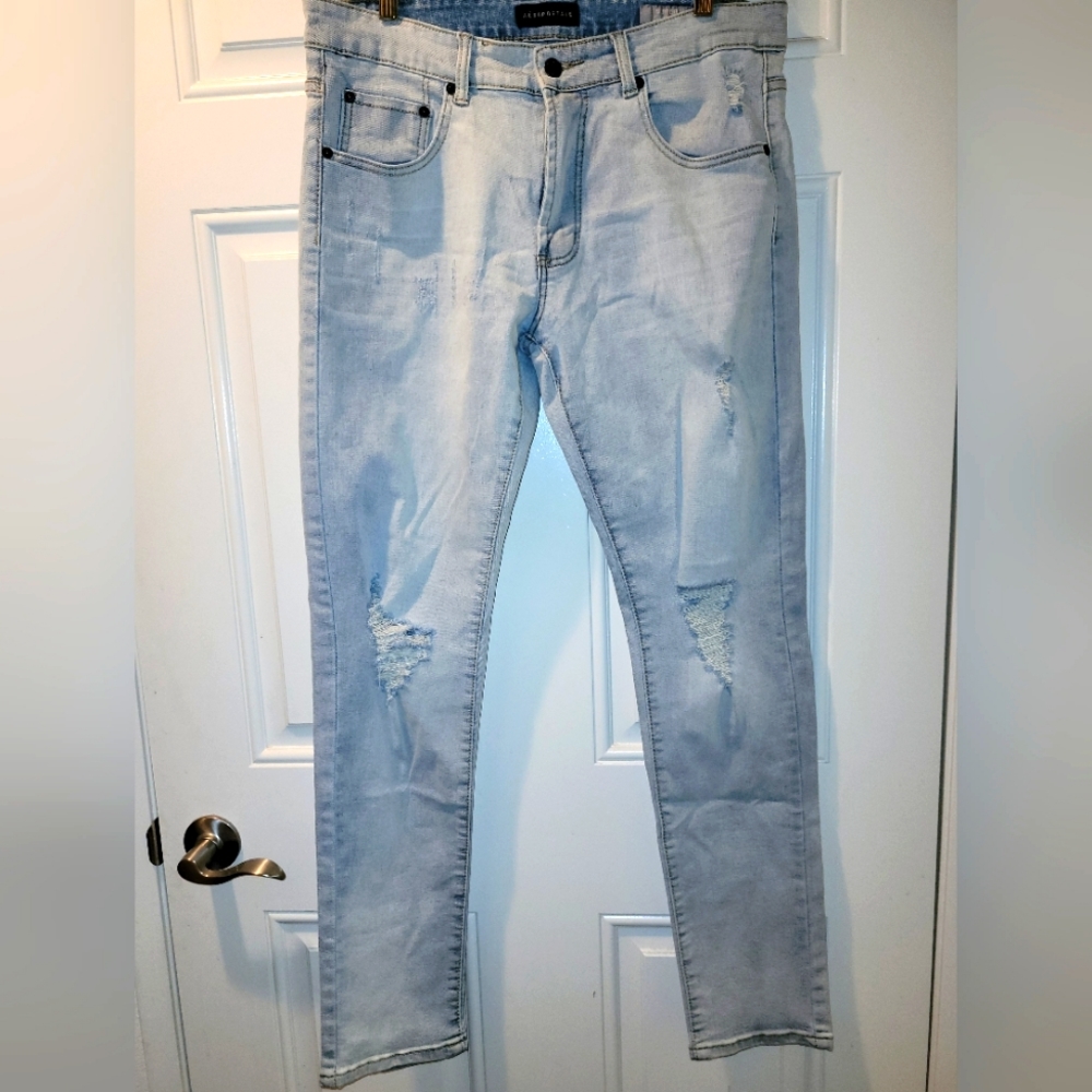 EUC AEROPOSTALE 34X32 WOMEN'S DISTRESSED JEANS